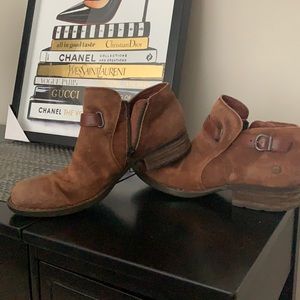 Woman western ankle boot size 7.5 Looks great with jeans!